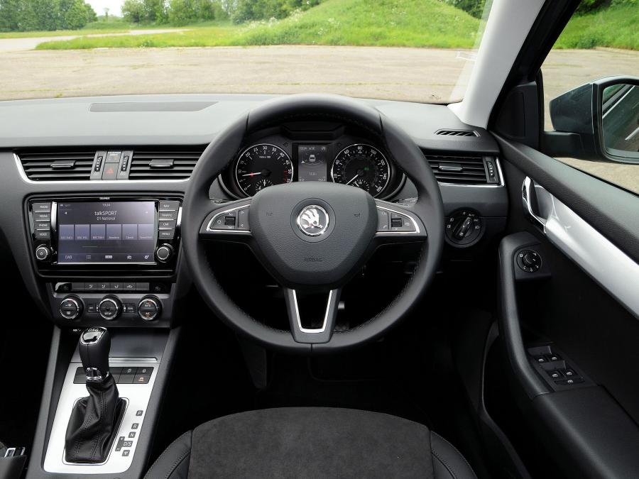  Skoda Octavia Combi 2013 года  (UK) (фото 4 из 4)